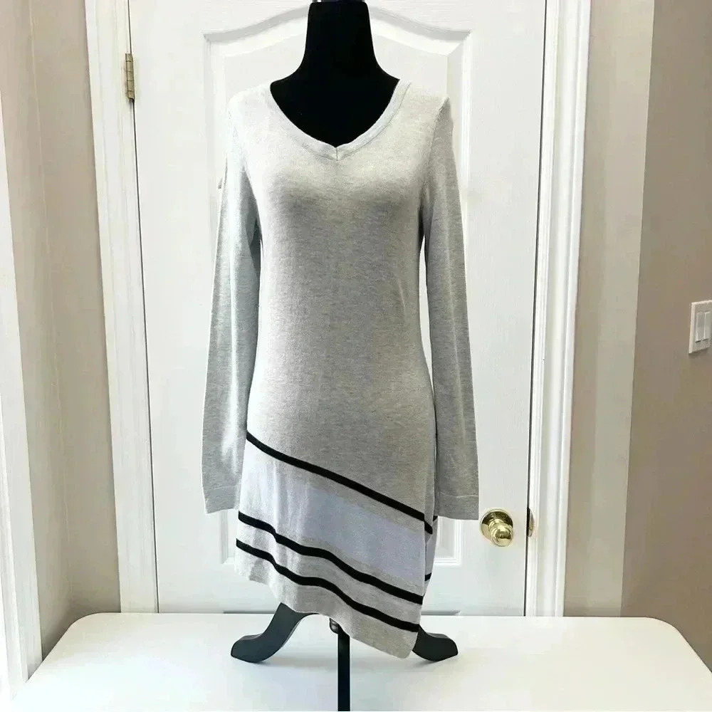 Ricki’s Grey V Neck Sweater Asymmetrical Hem Blue Black Stripes XS - Picture 3 of 13